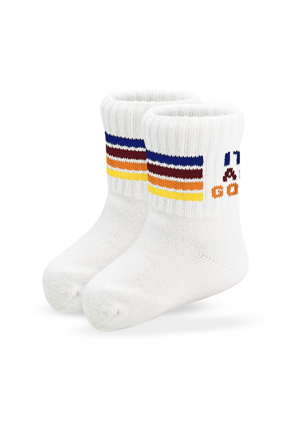 Die weißen Socken von J.Clay für Kleinkinder haben blaue, braune, orangefarbene und gelbe Streifen an den Bündchen und zeigen das Wort GOOD in bunten Buchstaben an den Seiten.