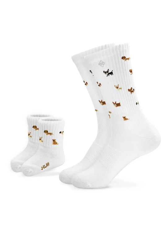 J.Clay Doggie - Fam Pack: weiße Socken mit Hundeaufdruck, erhältlich in Erwachsenen- und Kindergrößen.