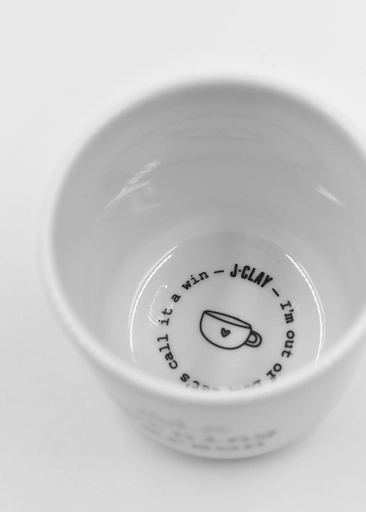 J.Clay Morning Person Tasse: weiße Keramiktasse mit Herzmotiv und Zitat auf der Innenseite - ideal für Spätaufsteher.