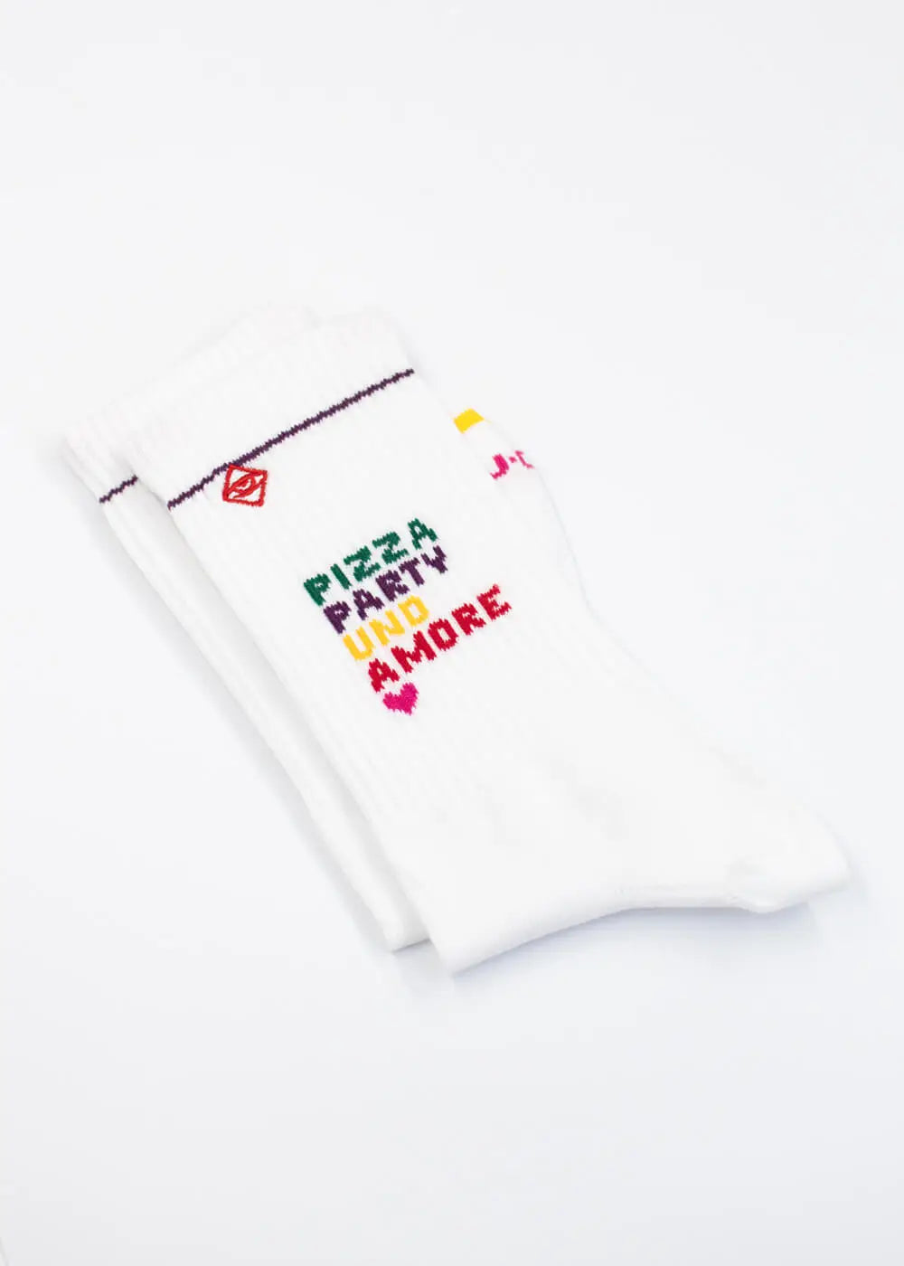 J.Clay Pizza Party Amore Tennissocken mit buntem Text und Herz-Grafik für Komfort.
