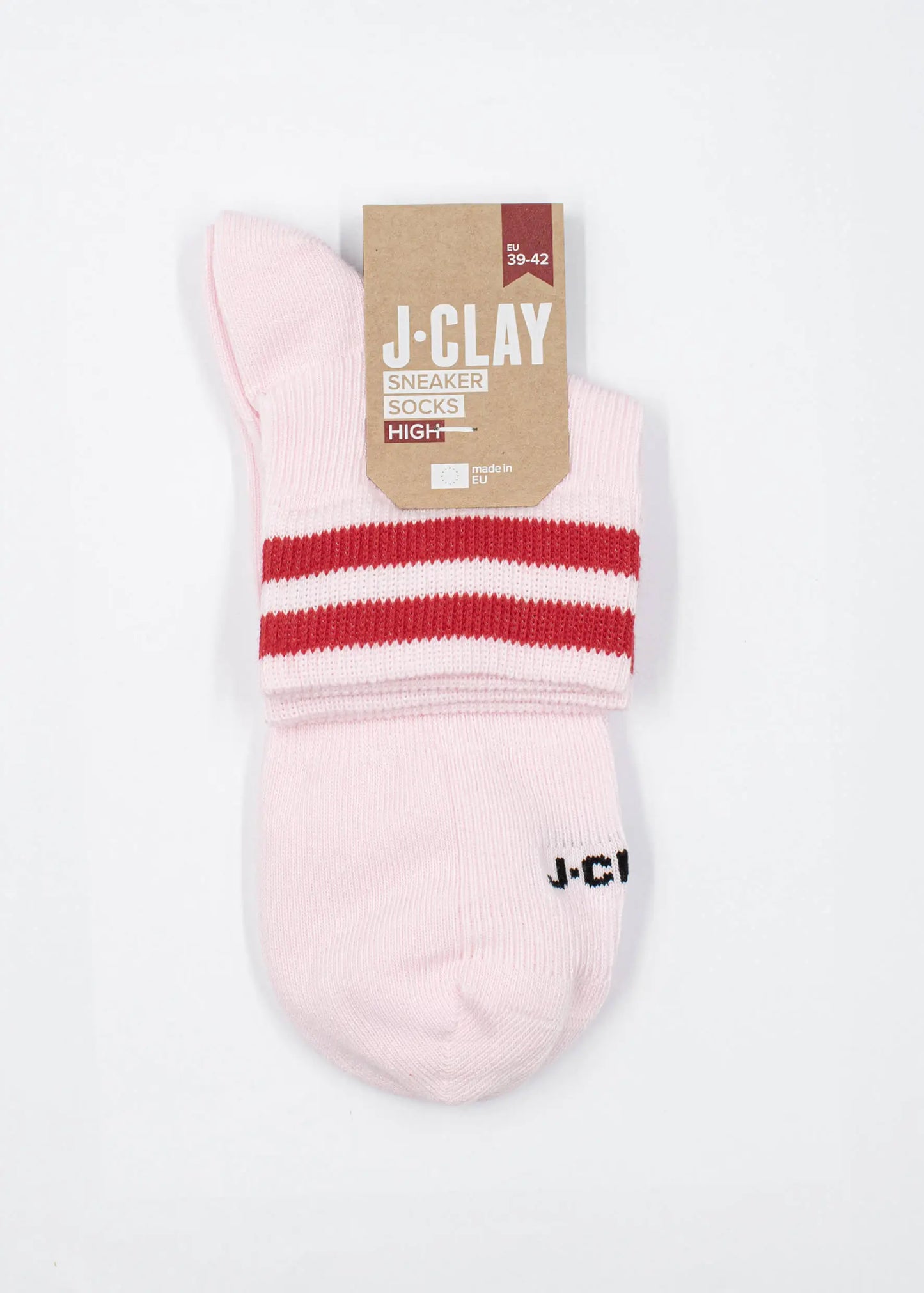 Ein Paar hellrosa J.Clay Damen Sneaker Socken mit roten und weißen Streifen am oberen Ende, gefaltet und eingewickelt in ein braunes J.Clay Etikett - im Stil von Cherry & Blossom - auf weißem Hintergrund.