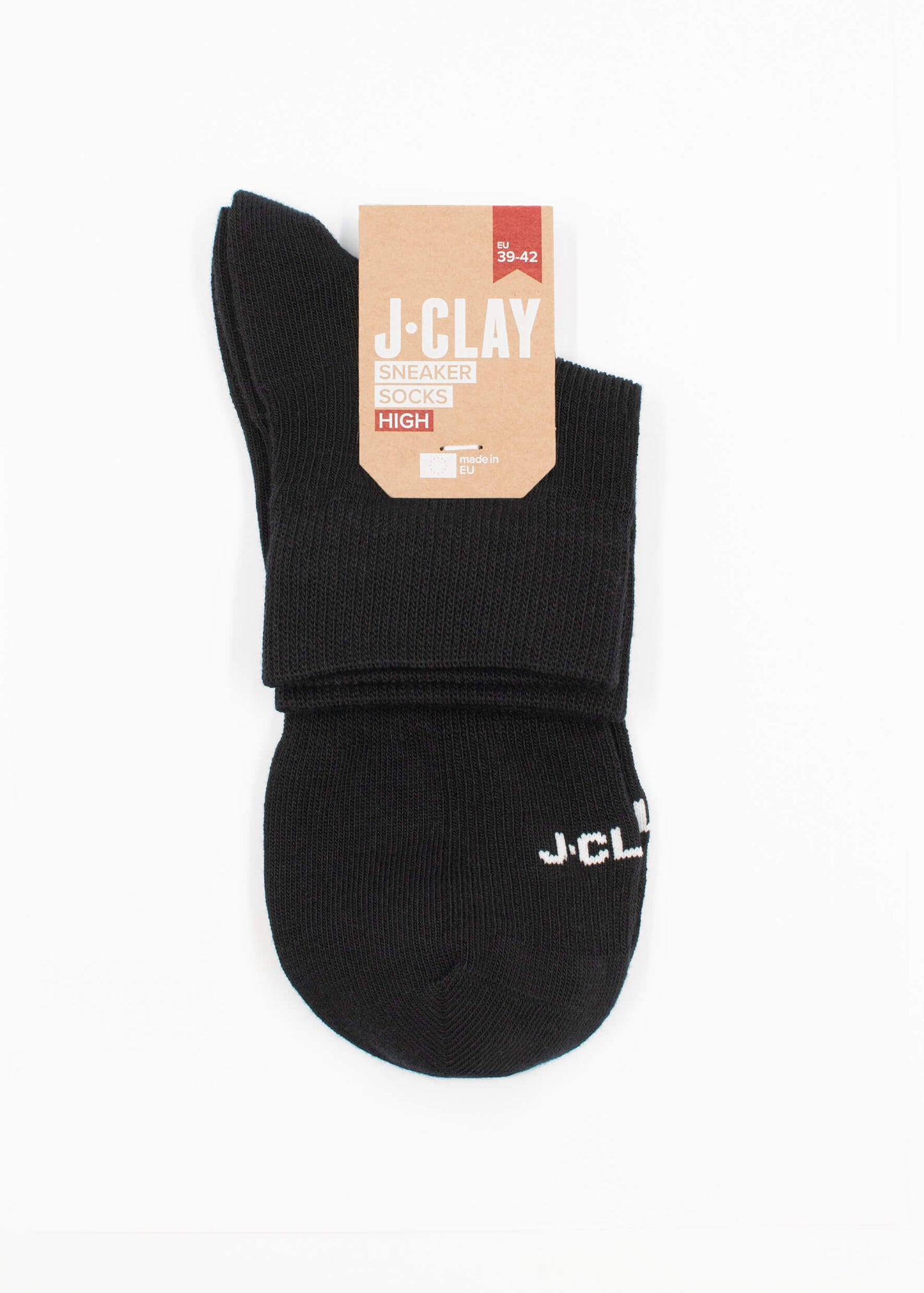 Ein Paar schwarze J.Clay Sneaker Socken mit einem braunen und weißen Etikett, auf dem die Marke, die Größe 39-42 und der Produkttyp vor einem schlichten weißen Hintergrund angegeben sind.