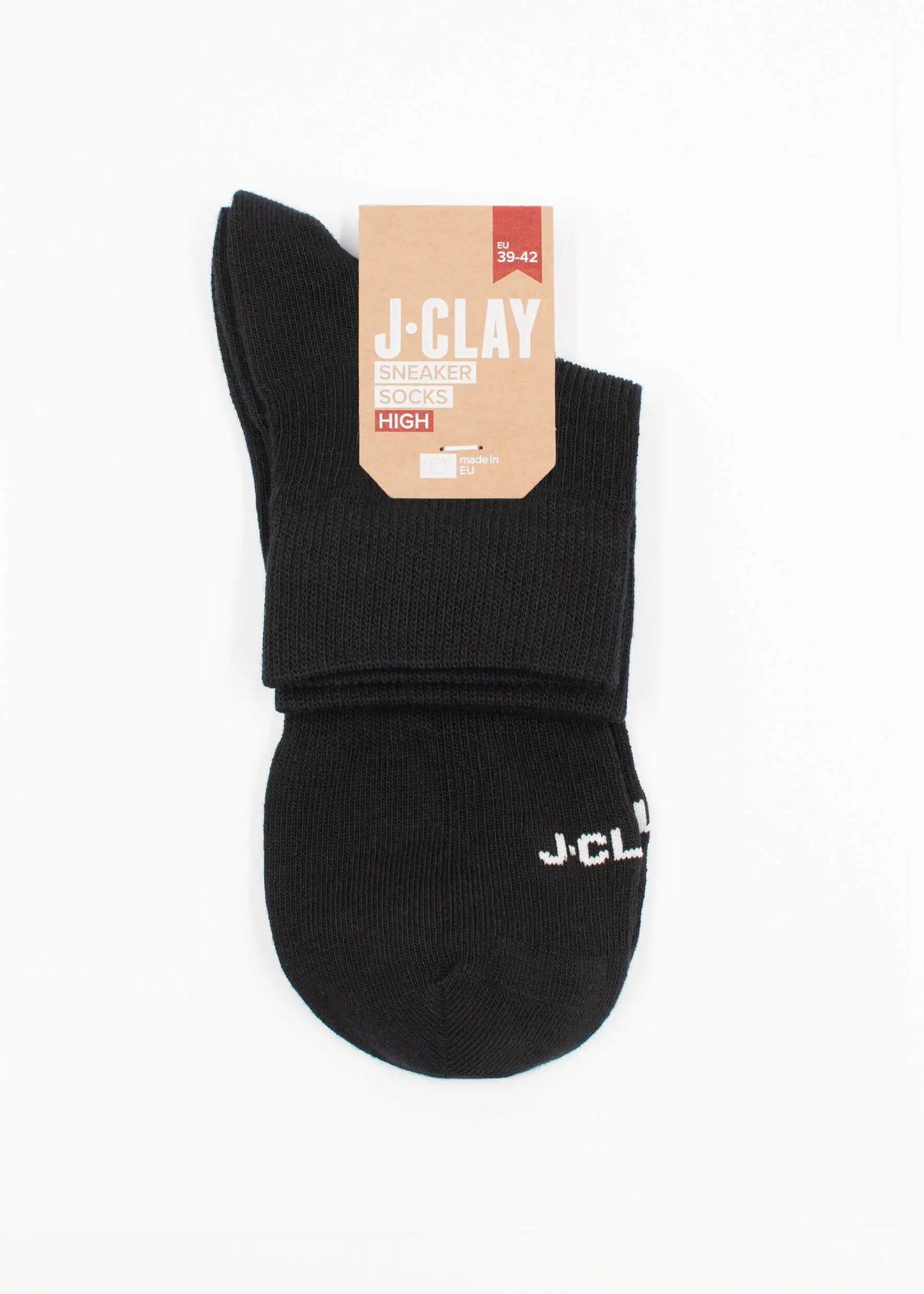 Ein Paar schwarze J.Clay Sneaker Socken mit einem braunen und weißen Etikett, auf dem die Marke, die Größe 39-42 und der Produkttyp vor einem schlichten weißen Hintergrund angegeben sind.