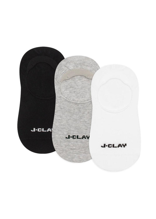Drei Paar J.Clay No-Show-Socken in Schwarz, Grau und Weiß, jeweils mit dem Markennamen in der Nähe der Fußspitze. Die unsichtbaren Füßlinge liegen flach nebeneinander auf einem weißen Hintergrund. - Füßlinge