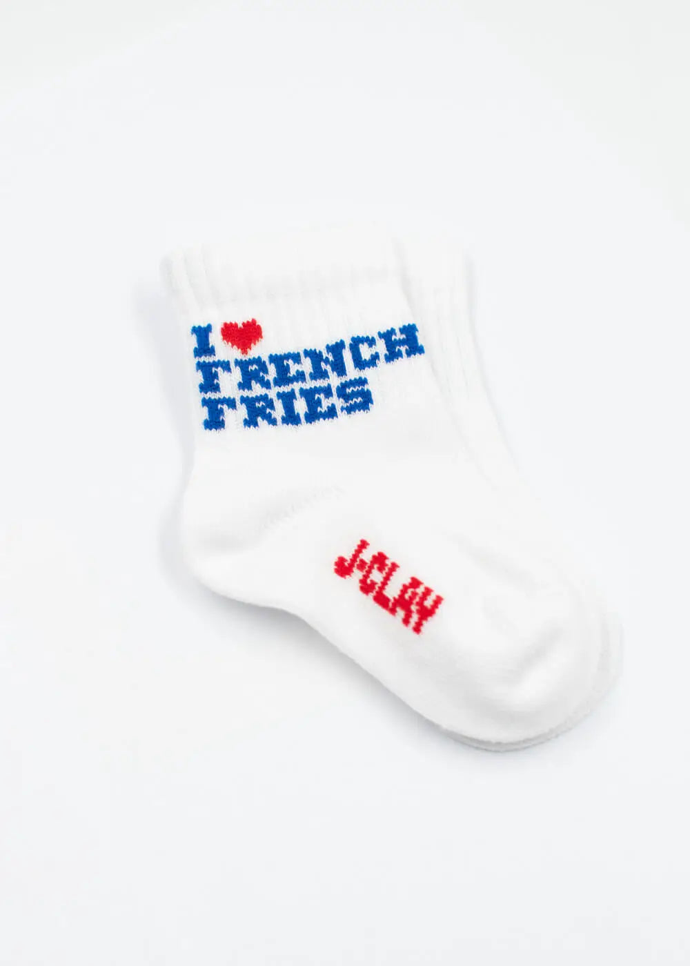 Ein Paar weiße J.Clay Baby Socken für Kinder im Alter von 0-4 Jahren mit blauem "I ♥ FRENCH FRIES" und rotem J-Clay Schriftzug auf der Seite, dargestellt auf weißem Hintergrund.