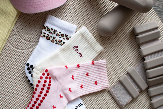 Warum Pilates Socken? Der Schlüssel zu mehr Sicherheit, Halt und Performance