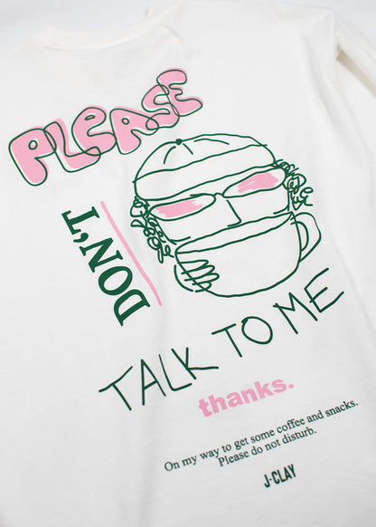 J.Clay „Please Don’t“ – T-Shirt: Unisex-T-Shirt in Oversize-Passform mit Kritzelei und dem Schriftzug „PLEASE DONT TALK TO ME“.