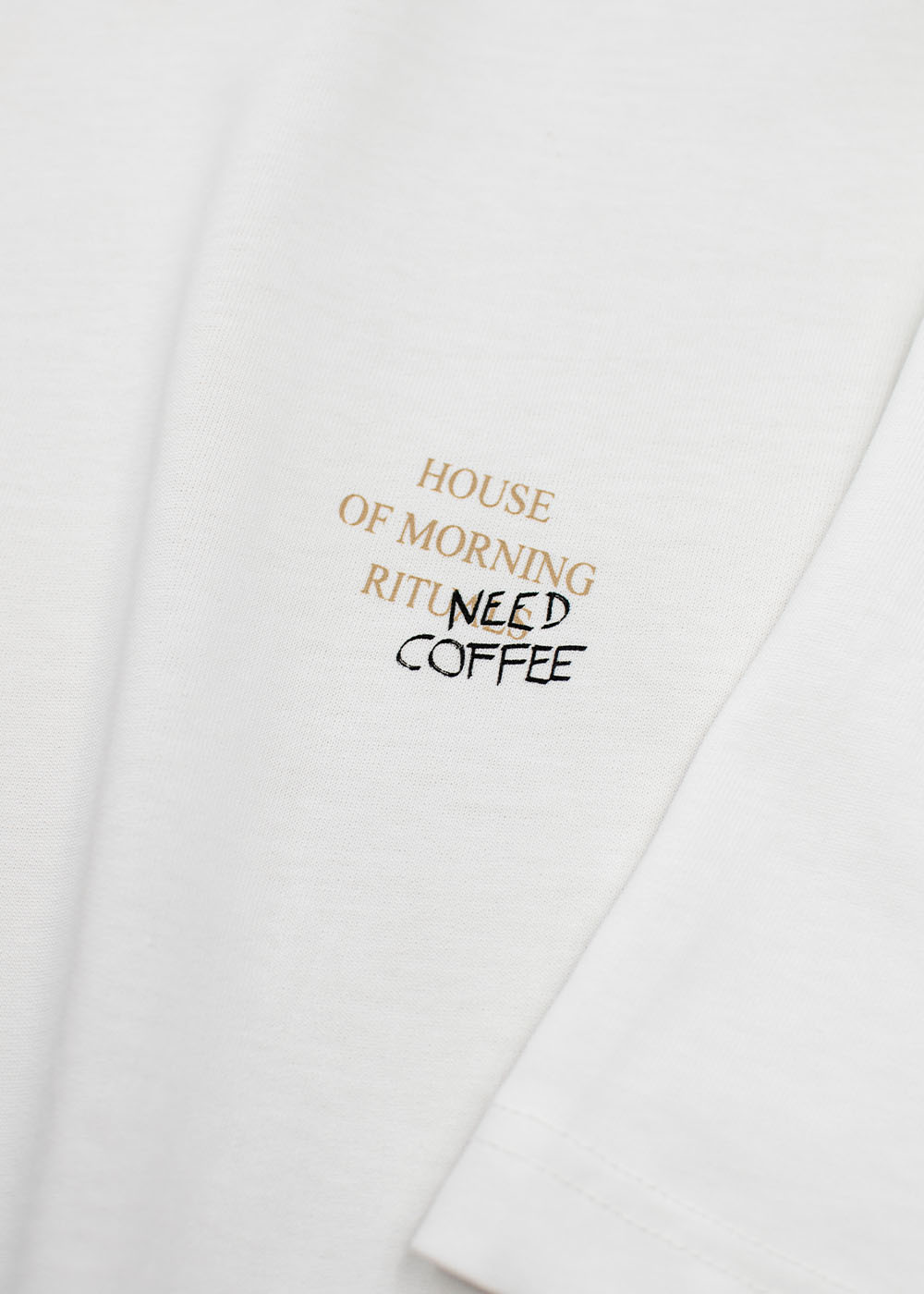 J.Clay Unisex-T-Shirt „Sorry Need Coffee“ mit lockerer Passform und dem Aufdruck „NEED COFFEE“.