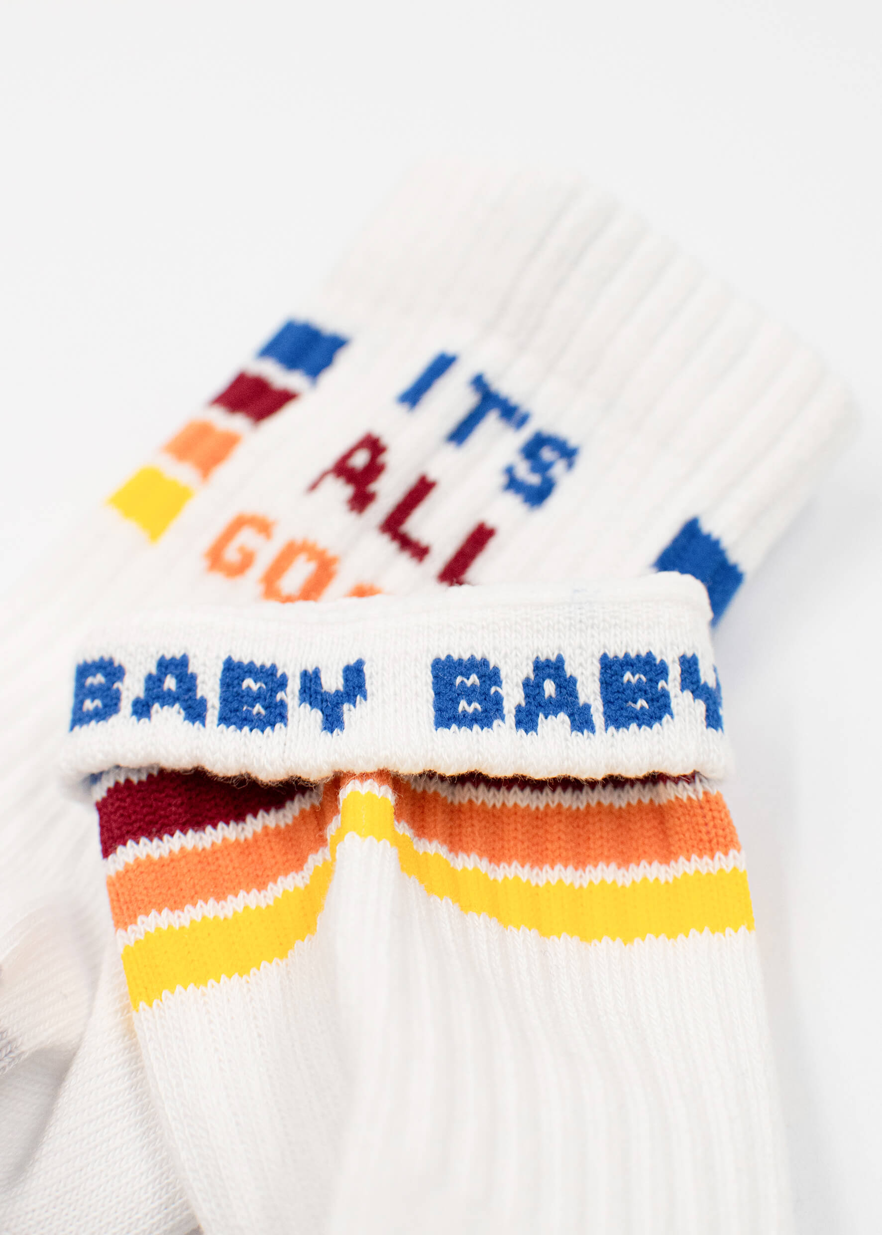 All Good - Kids Socken von J.Clay: weiß mit bunten Streifen und ITS ALL GOOD am Bund.