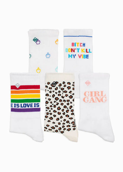 Bestseller Pack Seven: 7 Paar bunte Tennissocken von J.Clay mit aufmunternden Sprüchen auf Weiß.