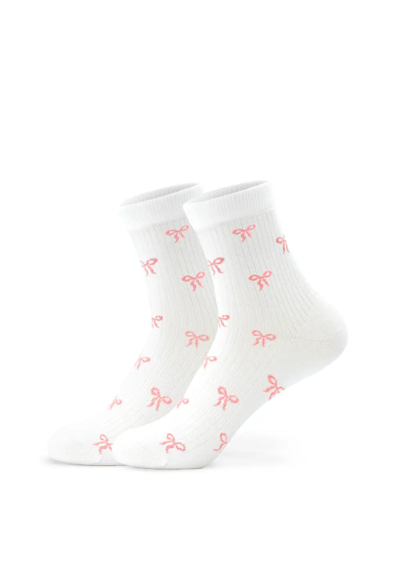 J.Clay Bowtiful - Weiße Midi-Socken mit rosa Schleifen, die nebeneinander auf weißem Hintergrund abgebildet sind.