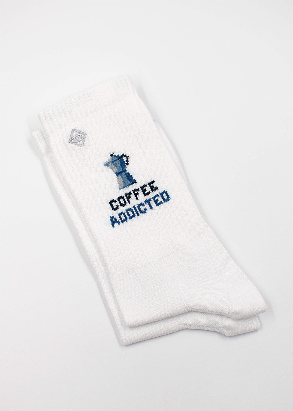 J.Clay Coffee Addicted Socken mit blauer Espressomaschine und fettem "COFFEE ADDICTED" Aufdruck.