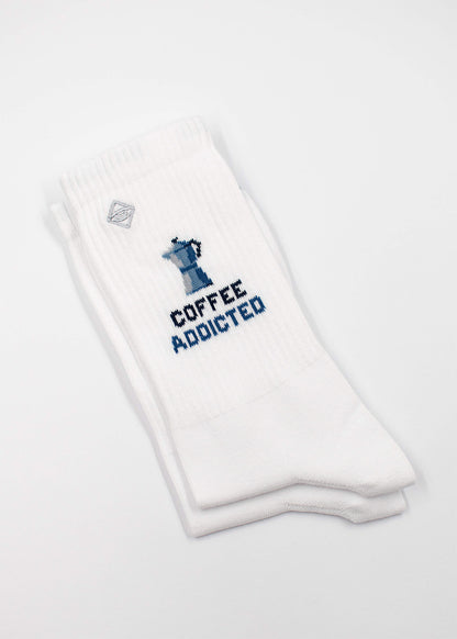 J.Clay Coffee Addicted Socken mit blauer Espressomaschine und fettem "COFFEE ADDICTED" Aufdruck.