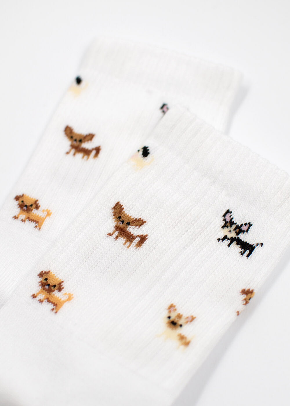 J.Clay Doggie - Kinder: Weiße Kindersocken mit buntem Hundemuster.