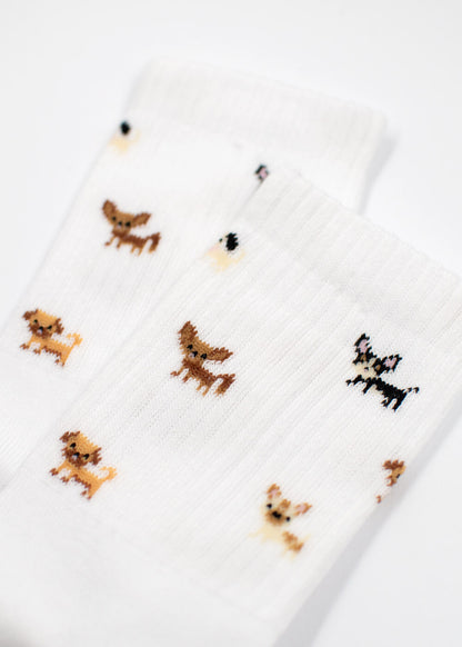 J.Clay Doggie - Kinder: Weiße Kindersocken mit buntem Hundemuster.
