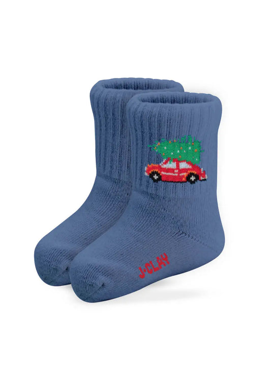 J.Clay „Driving Home for Christmas“ – Minisocken mit rotem Auto und Weihnachtsbaum, Logo auf der Sohle.