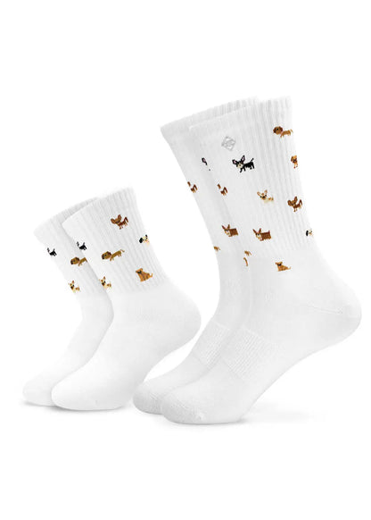 Zwei Paar J.Clay Doggie - Fam Pack Socken mit braunen und schwarzen Hundemotiven.