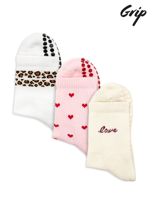 J.Clay Pilates Mix Pack: drei Paar Eco Grip Socken - Leopard, Rosa Herzen und Creme Love.