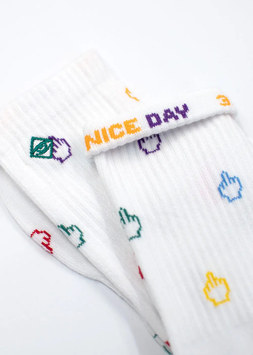 J.Clay Have a nice day Socken: weiß mit bunten Handsymbolen, Mittelfinger  NICE DAY am Bündchen.