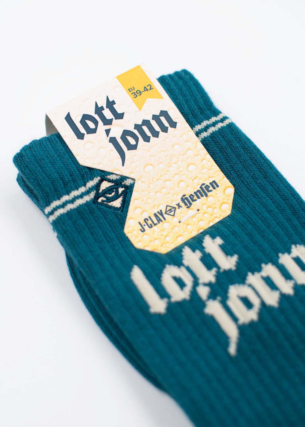 „Lott Jonn 2.0“-Socken in der Farbe Teal von J.Clay, mit Anspielung auf die Hensen Brauerei, EU-Größe 39–42 oben.