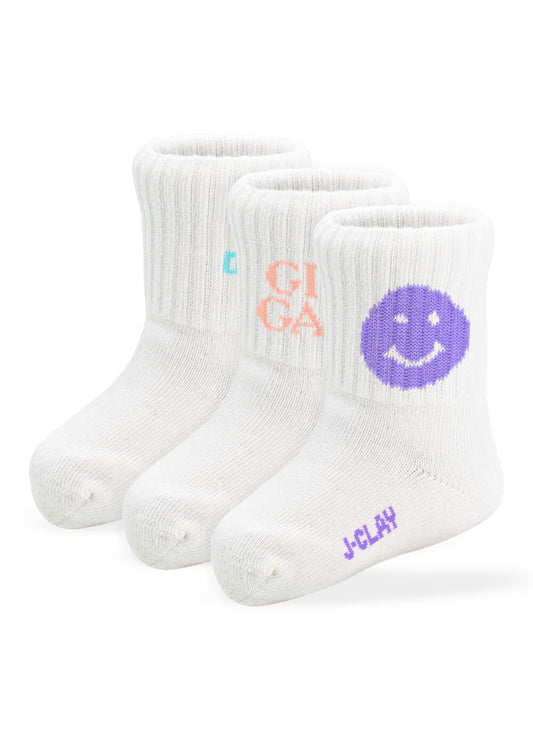 Abgebildet sind drei Paar weiße, gerippte J.Clay Baby Socken mit pastellfarbenen Motiven: ein blaugrünes Quadrat, ein pfirsichfarbener "GIGA"-Schriftzug und ein lilafarbenes Smiley-Gesicht mit "J-CLAY" an der Fußspitze. Perfekte Kinder Socken für 0-4 Jahre.