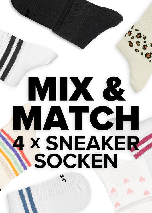 Sechs Paar bunte, gemusterte J.Clay Sneaker Socken sind um einen fetten schwarzen Text herum angeordnet, der "MIX & MATCH 4 x SNEAKER SOCKEN" auf einem klaren weißen Hintergrund lautet.