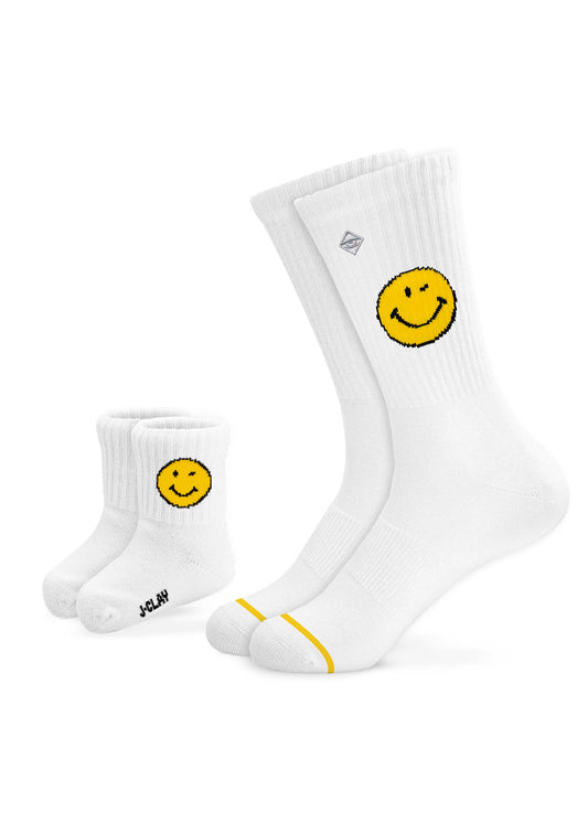 J.Clay’s Yellow Smile – Familienpack: passende weiße Socken mit gelben Smileys für deine Familie.