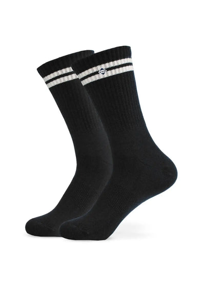 J.Clay Basic Black: schwarze Socken mit weißen Streifen und kleinem grafischem Logo.