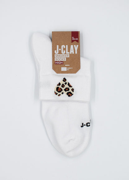 J.Clay Leo Heart – SSH: weiße hohe Sneaker-Socken, Leopardenherz, braunes Kartetikett.