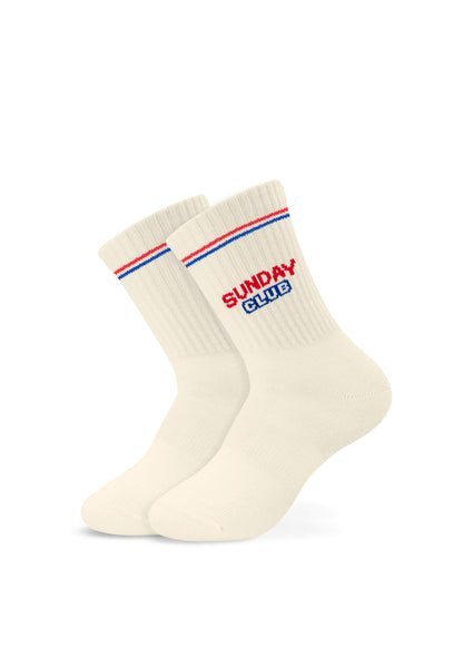J.Clay Sunday Club - Kindersocken mit roten und blauen Streifen und dem Text SUNDAY CLUB an der Seite.