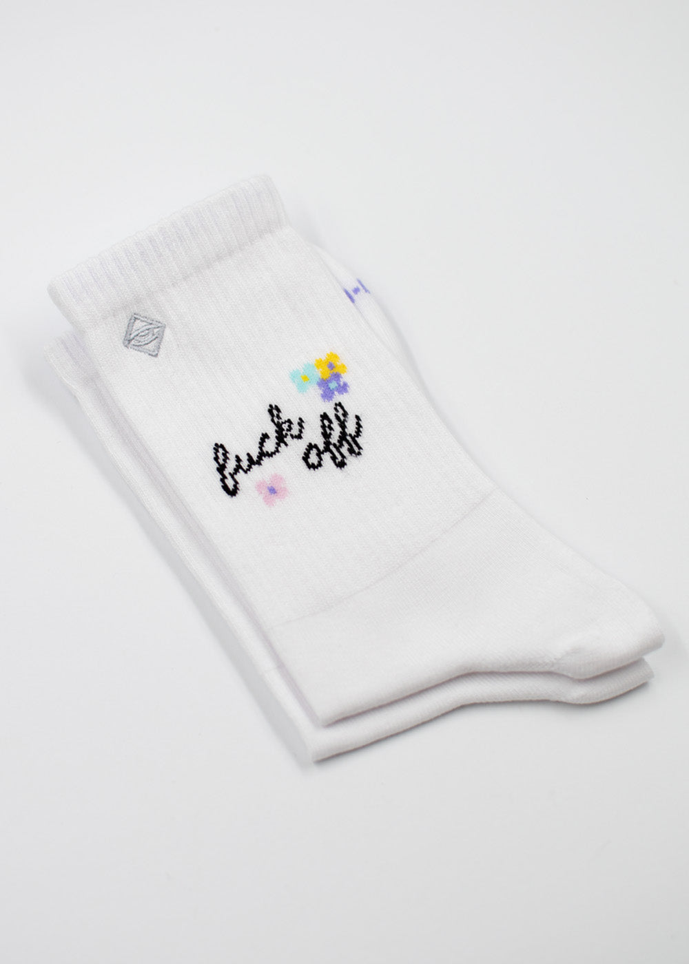 J.Clay „Fuck Off“-Tennissocken: Weiß, „Fuck Off“ und bunte Blumen an der Seite.