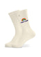 J.Clay – Mir ist es egal: Tennissocken sorgen mit Regenbogen-Motiv und auffälligem Schriftzug für einen markanten Look.