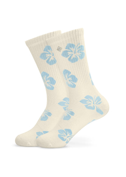 J.Clay Hibiscus Flower Socken: cremefarben mit hellblauem Hibiskusmuster, aufrecht stehend auf weiß.