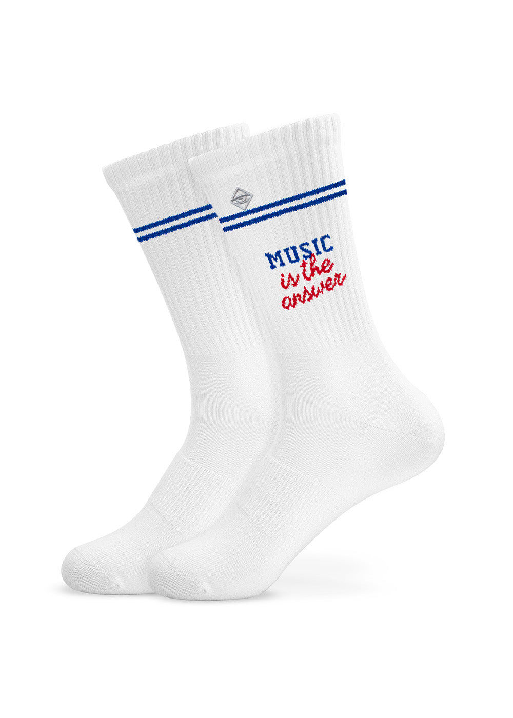 J.Clay Music ist die Antwort: weiße Tennissocken mit blauen Streifen und blau/roter Stickerei.