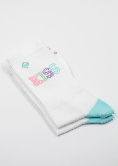 J.Clay Kiss Tennissocken mit bunten Buchstaben - das Statement für jedes Outfit.