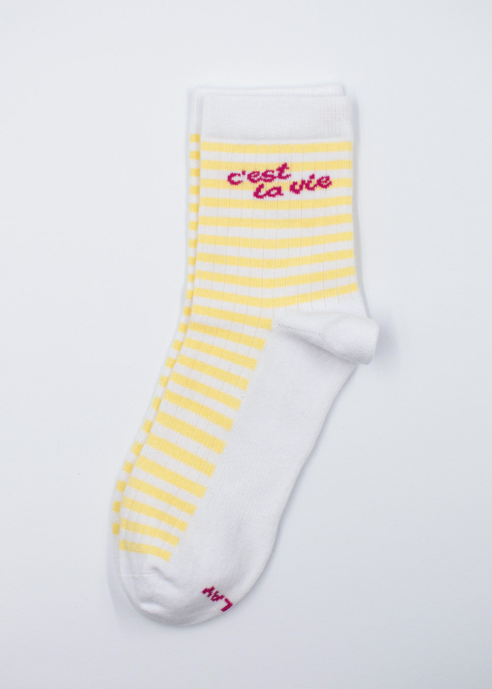 J.Clay c´est la vie – Midi: weiße Socke, gelbe Streifen, rosa Schrift am oberen Rand.