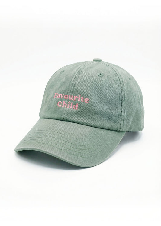 J.Clay Favourite Child Cap: Salbeigrün mit rosa Stickerei "Favourite Child" auf der Vorderseite.