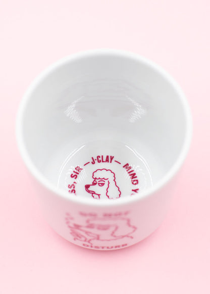 J.Clay Tasse „Do not Disturb“: Weiß mit rosa Pudel auf pastellrosa Hintergrund.