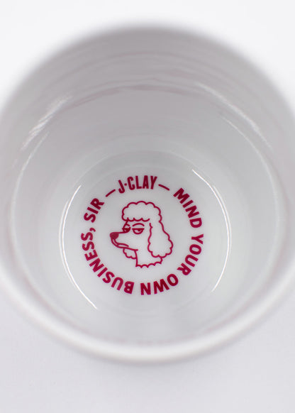 J.Clay „Do not Disturb“ – Tasse: Moderne Tasse mit rotem Cartoon-Pudel und Spruch auf der Innenseite.