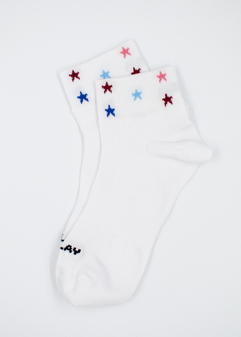 J.Clay Stars – SSH: weiße Socken mit roten, blauen und rosa Sternen am Saum.