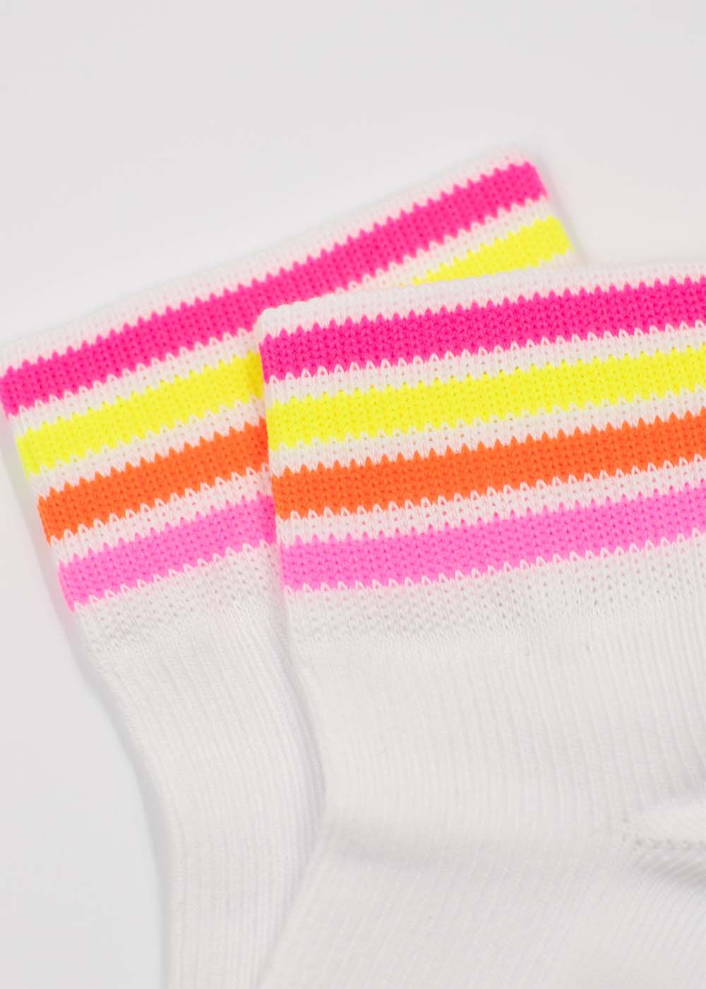 J.Clay Multi Stripes Neon Sneaker Socken High mit buntem Streifen-Design für Damen.