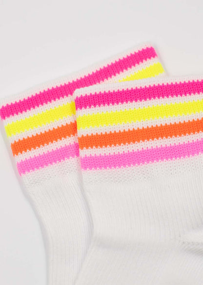 J.Clay Multi Stripes Neon Sneaker Socken High mit buntem Streifen-Design für Damen.